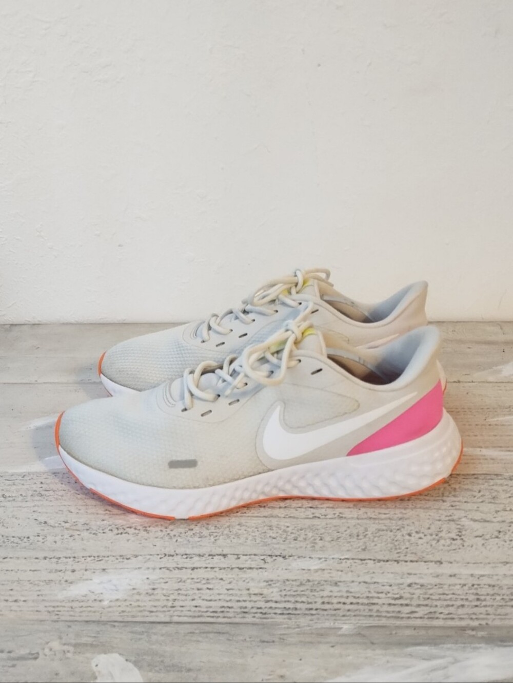 Nike women's revolution 5 BQ3207-007 cream white running shoes sneakers